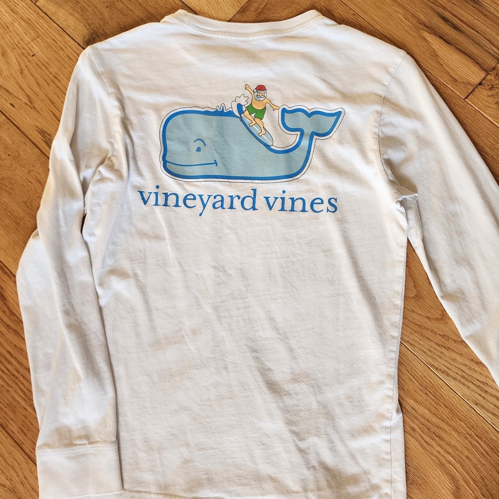 Vineyard Vines Santa Surfing Tee
